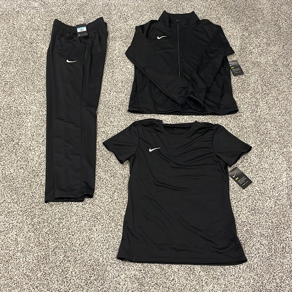 Nike Womens Epic 2.0 suit with tshirt - NWT Size Small… fits like a medium.
